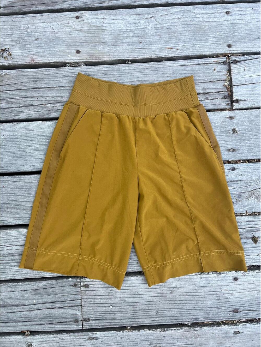 Athleta Trekkie North Bermuda Shorts Size 6/T Tall Mid-rise Mustard - flaws